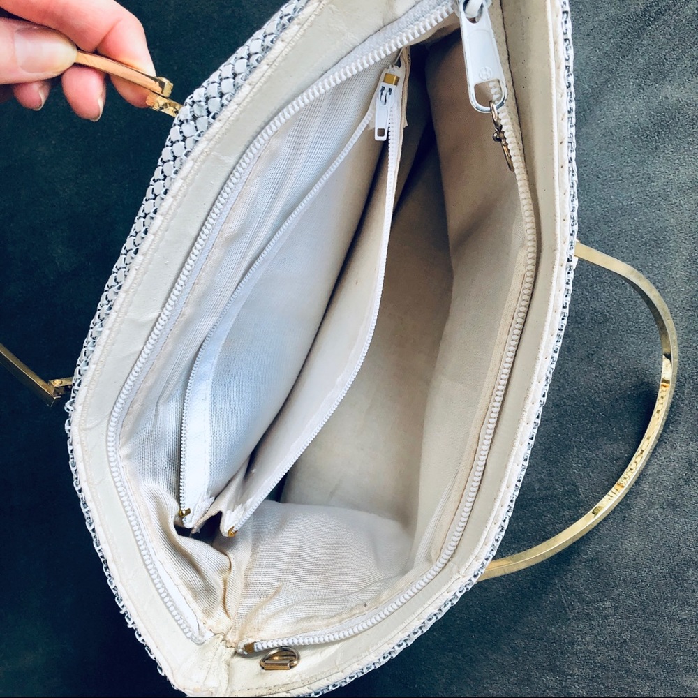 Vintage White Mesh purse - Picture 5 of 9